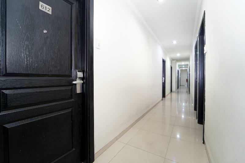 Oyo 235 Maumu Hotel & Lounge Surabaya Exterior photo