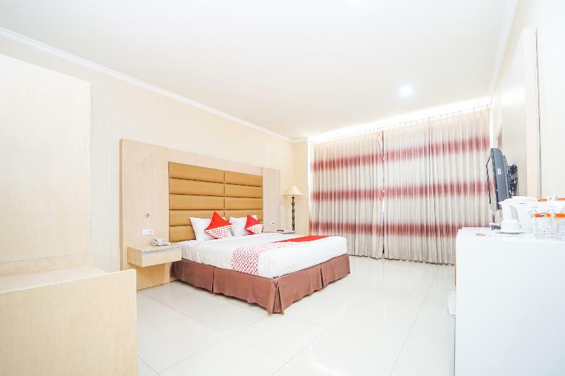 Oyo 235 Maumu Hotel & Lounge Surabaya Exterior photo