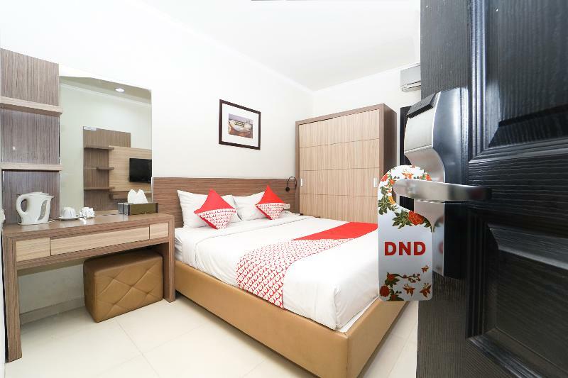 Oyo 235 Maumu Hotel & Lounge Surabaya Exterior photo