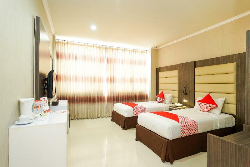 Oyo 235 Maumu Hotel & Lounge Surabaya Exterior photo