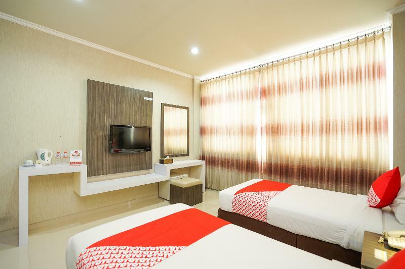 Oyo 235 Maumu Hotel & Lounge Surabaya Exterior photo