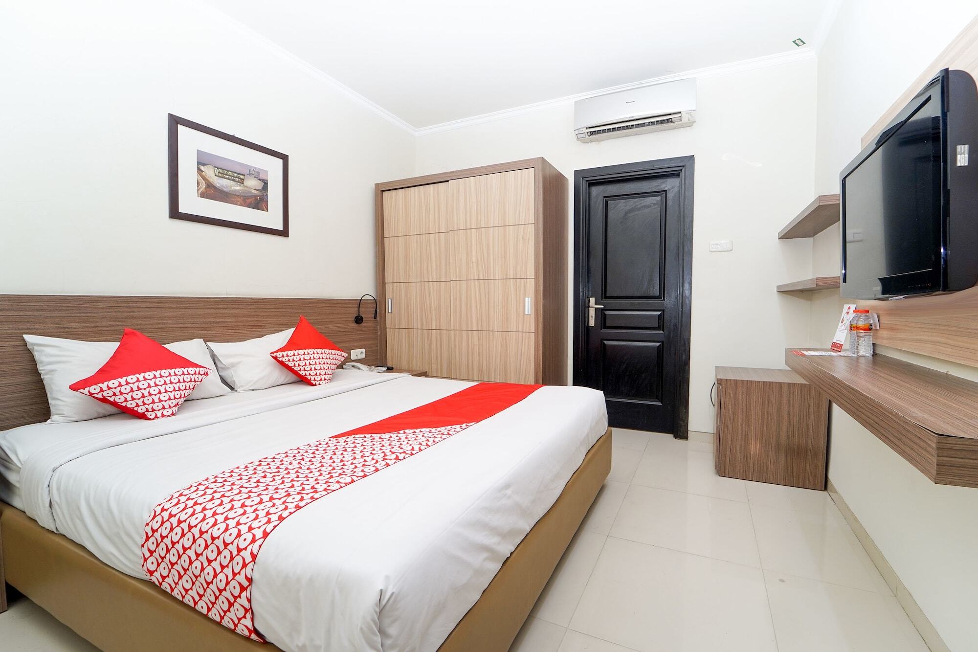 Oyo 235 Maumu Hotel & Lounge Surabaya Exterior photo