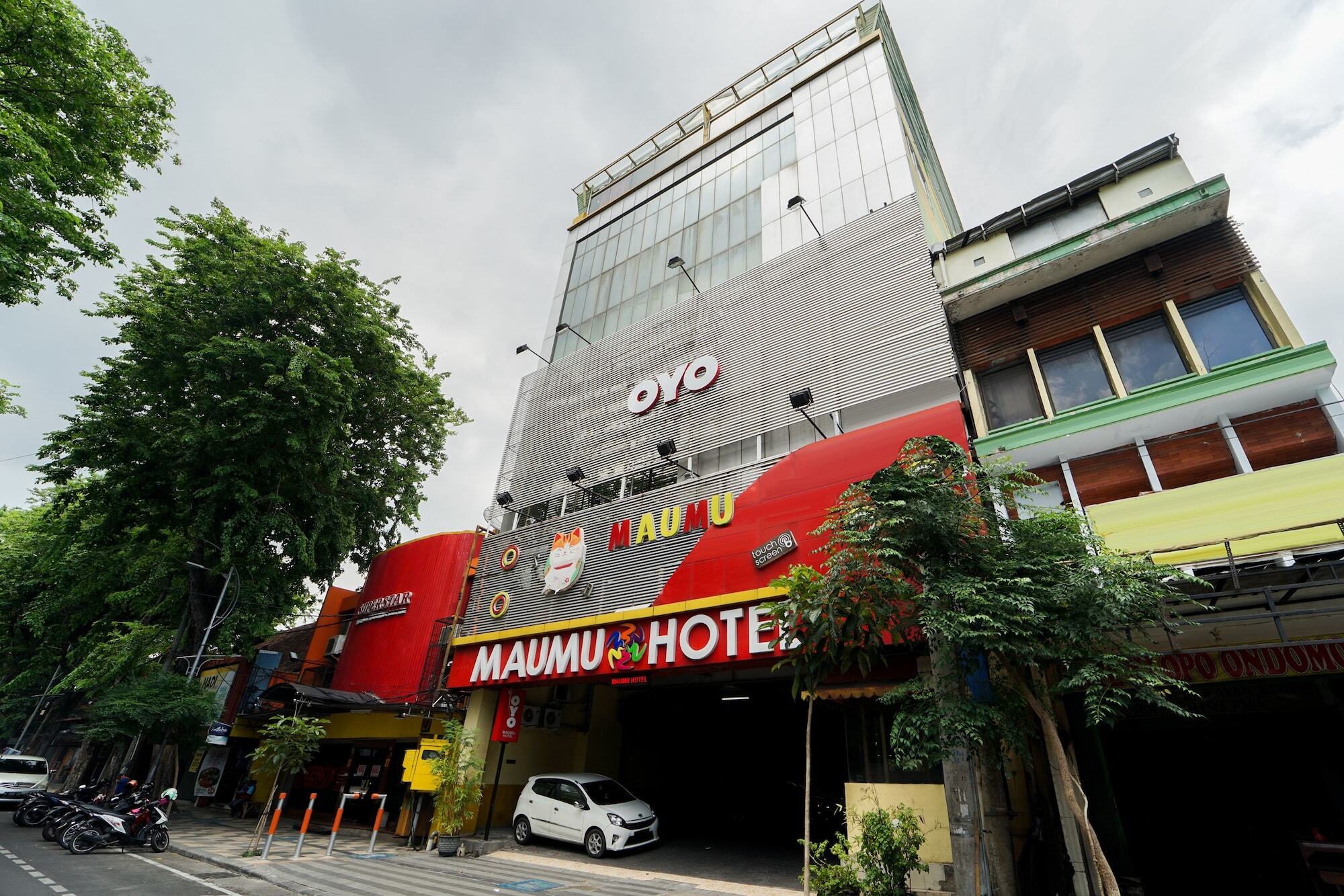 Oyo 235 Maumu Hotel & Lounge Surabaya Exterior photo